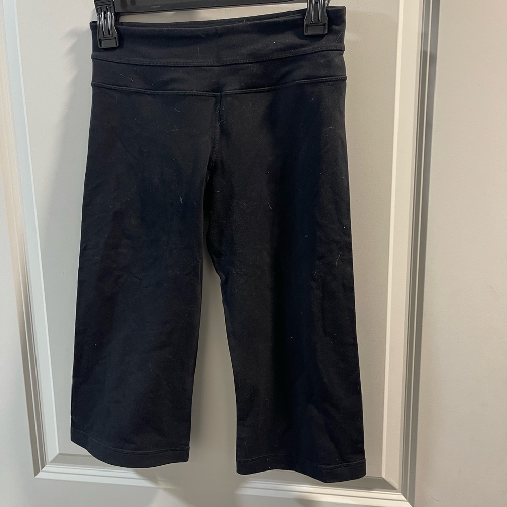 Flawed Lululemon Crop Leggings Women's Black Shorts Size 4